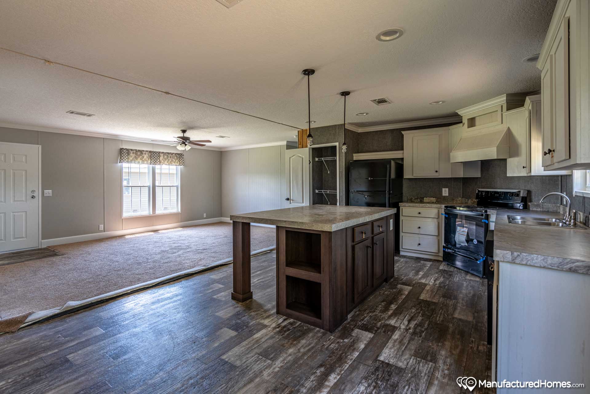 Carriage Manor II / 28523C by Fleetwood Homes Douglas